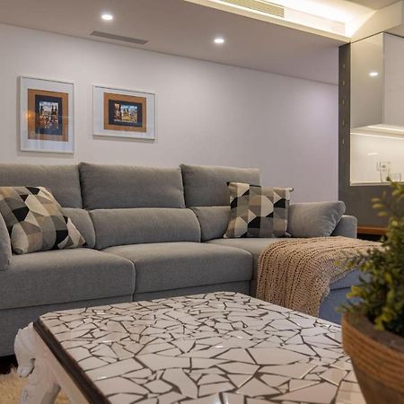 كاسكايس Touch Of Class 2Bdr Apartment By Lovelystay المظهر الخارجي الصورة