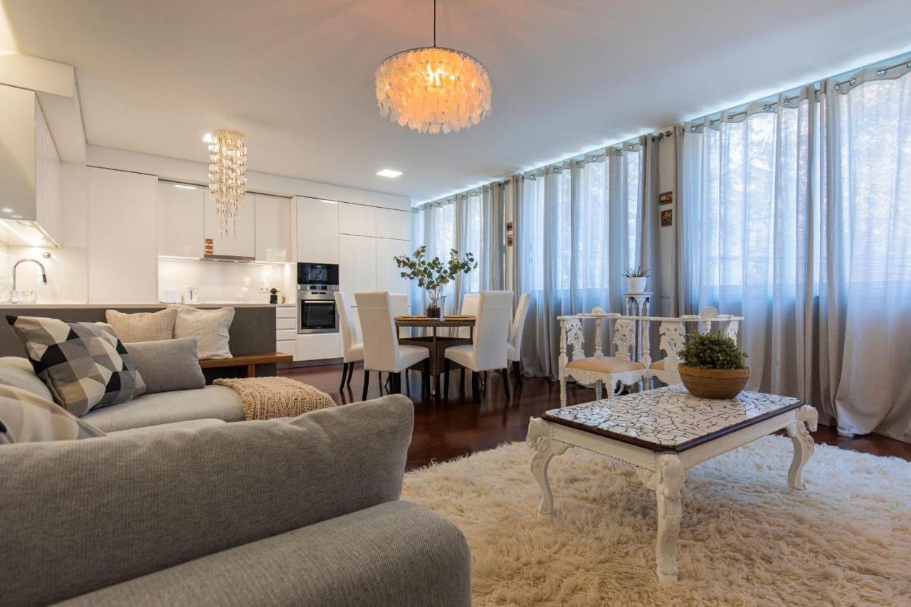 كاسكايس Touch Of Class 2Bdr Apartment By Lovelystay المظهر الخارجي الصورة
