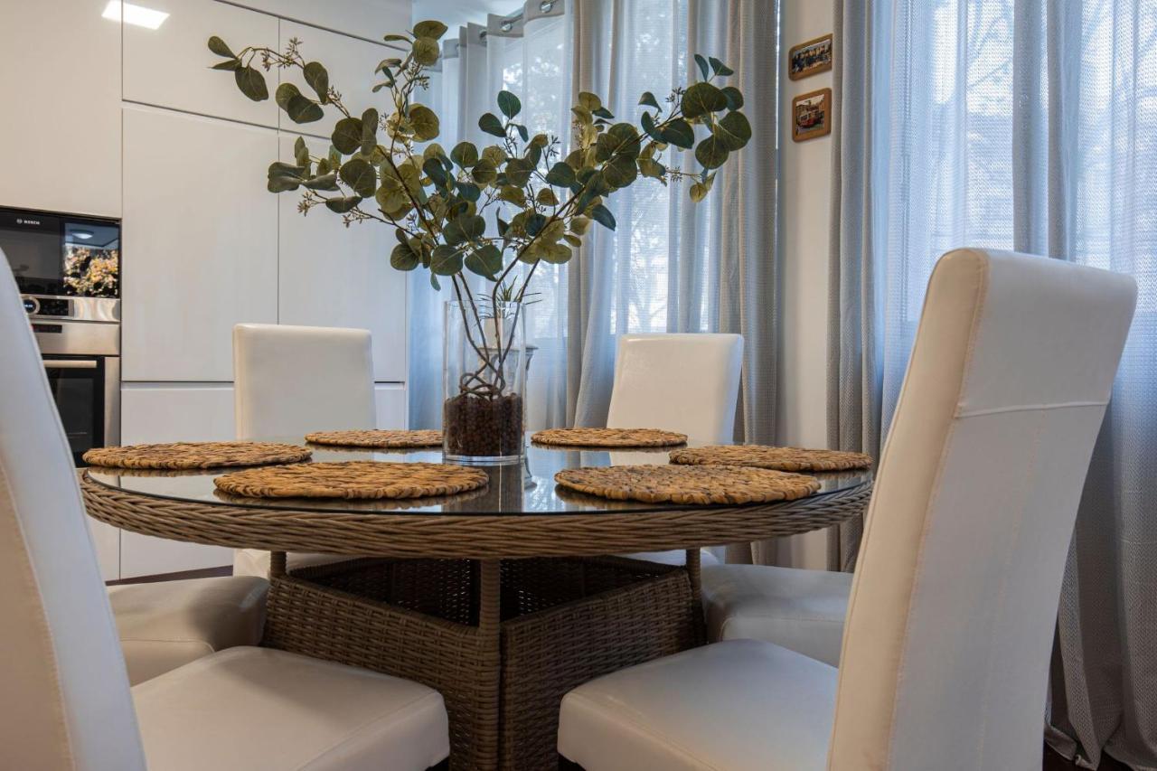 كاسكايس Touch Of Class 2Bdr Apartment By Lovelystay المظهر الخارجي الصورة